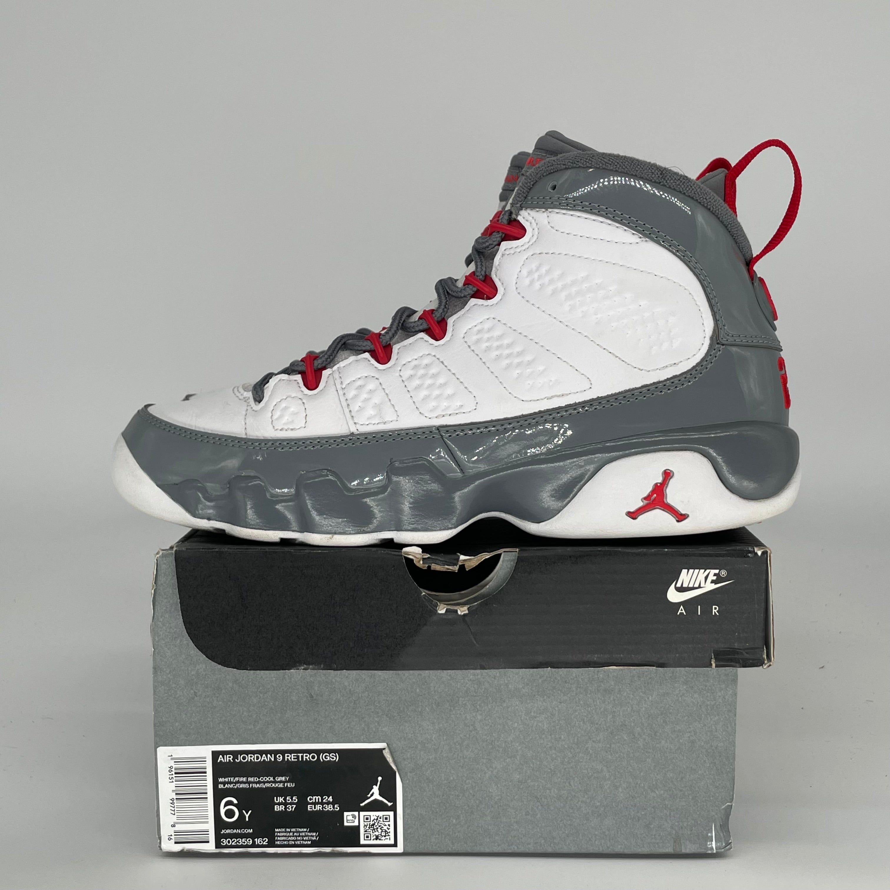 AIR JORDAN 9 FIRE RED SIZE 6Y 302359-162