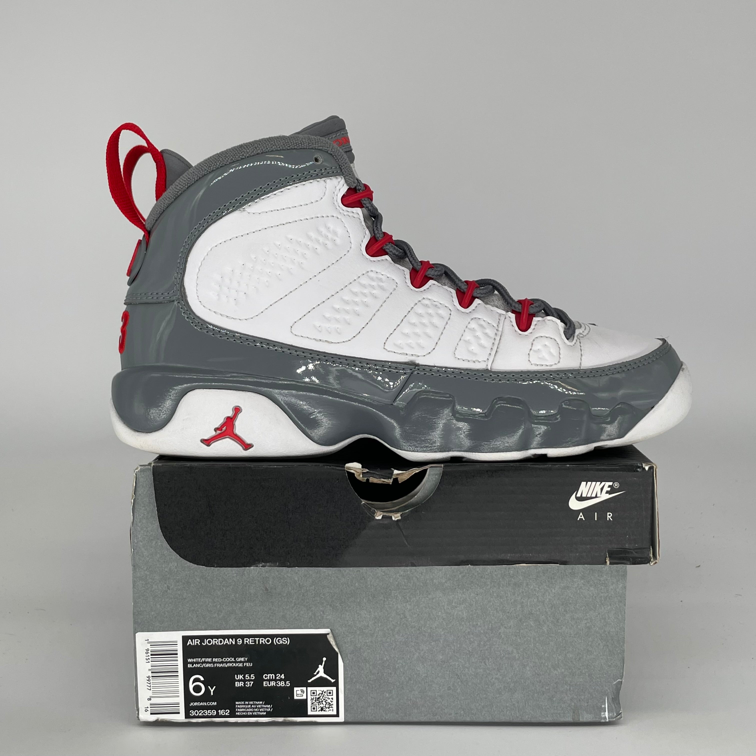 AIR JORDAN 9 FIRE RED SIZE 6Y 302359-162