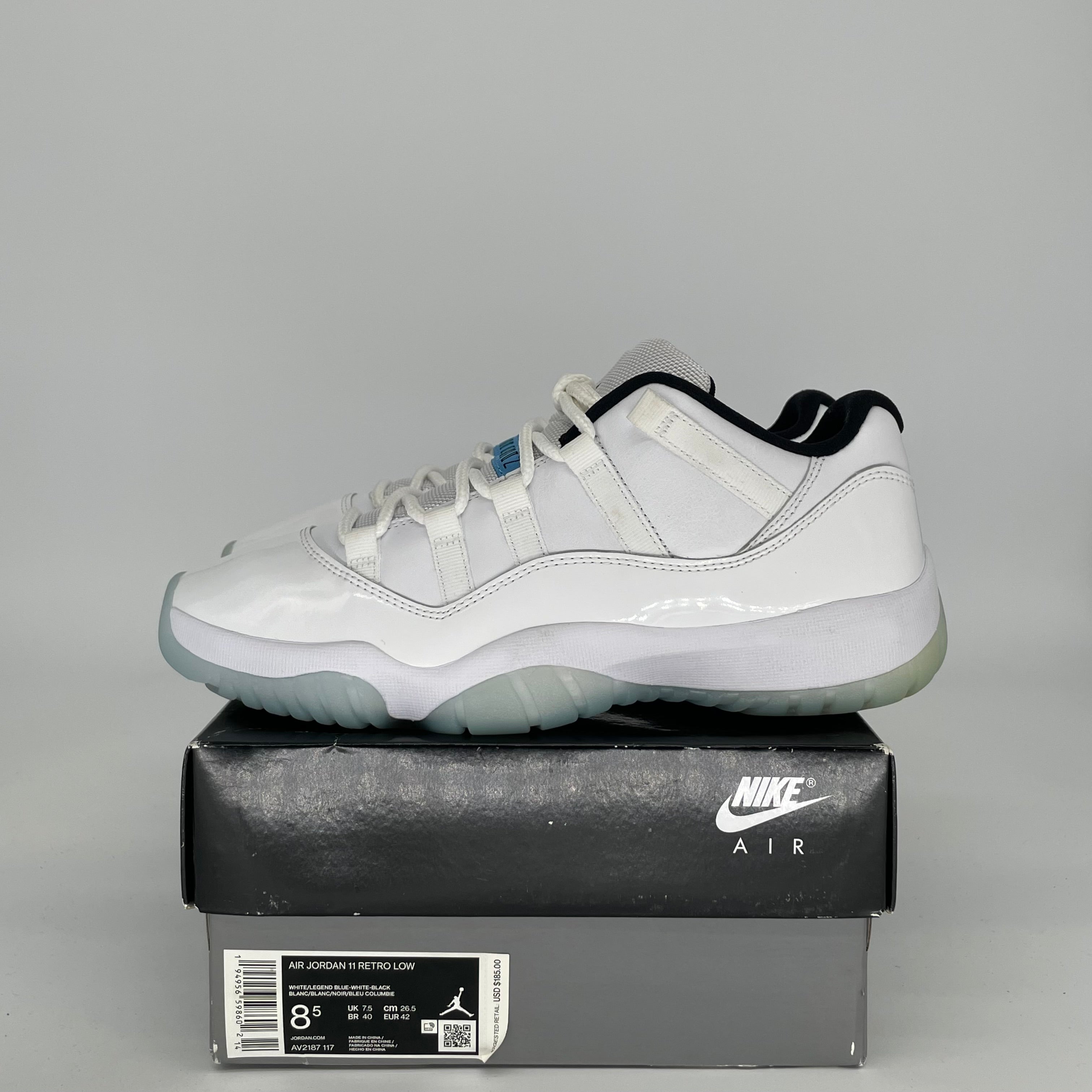 AIR JORDAN 11 LOW LEGEND BLUE SIZE 8.5 AV2187-117