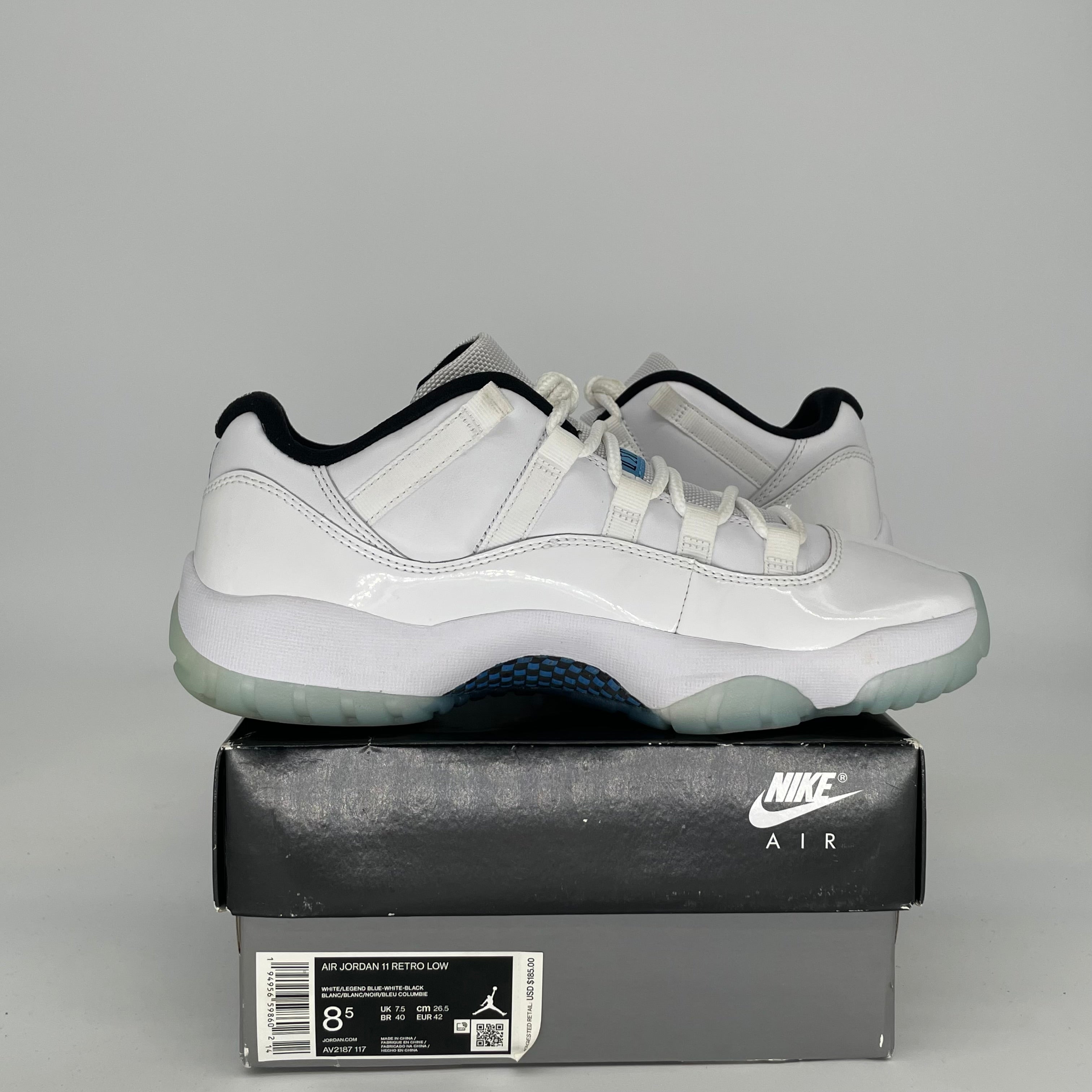 AIR JORDAN 11 LOW LEGEND BLUE SIZE 8.5 AV2187-117