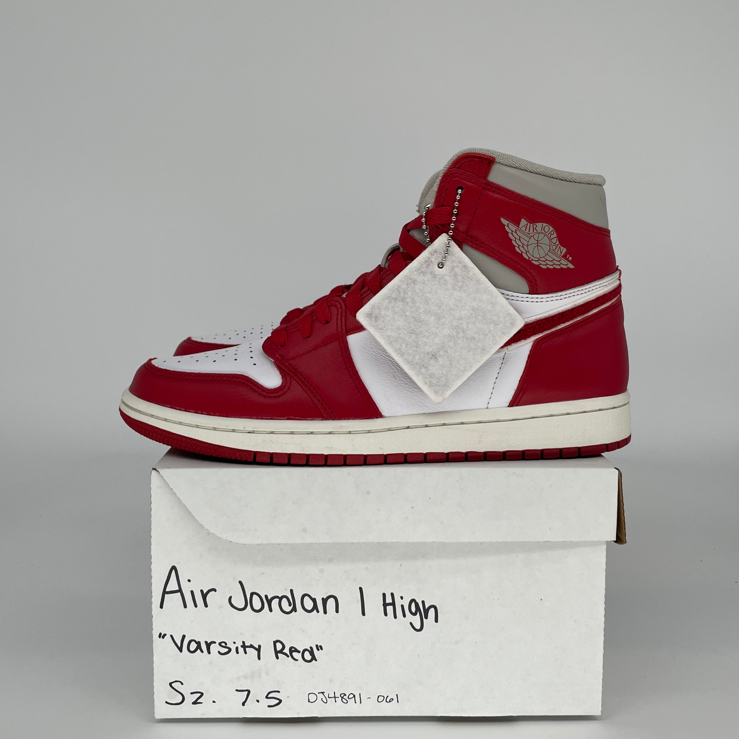 AIR JORDAN 1 VARSITY RED W SIZE 7.5/9W DJ4891-061