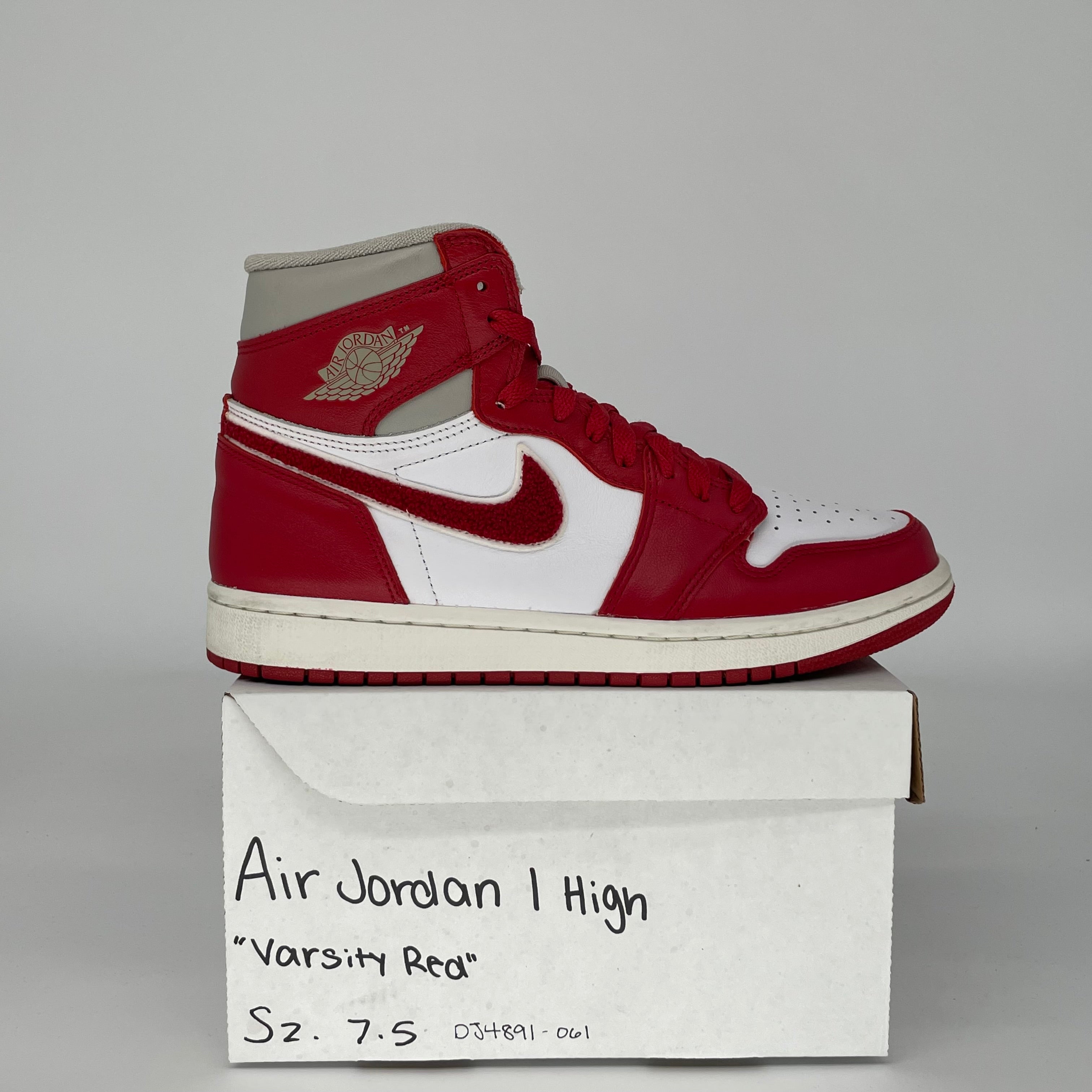 AIR JORDAN 1 VARSITY RED W SIZE 7.5/9W DJ4891-061