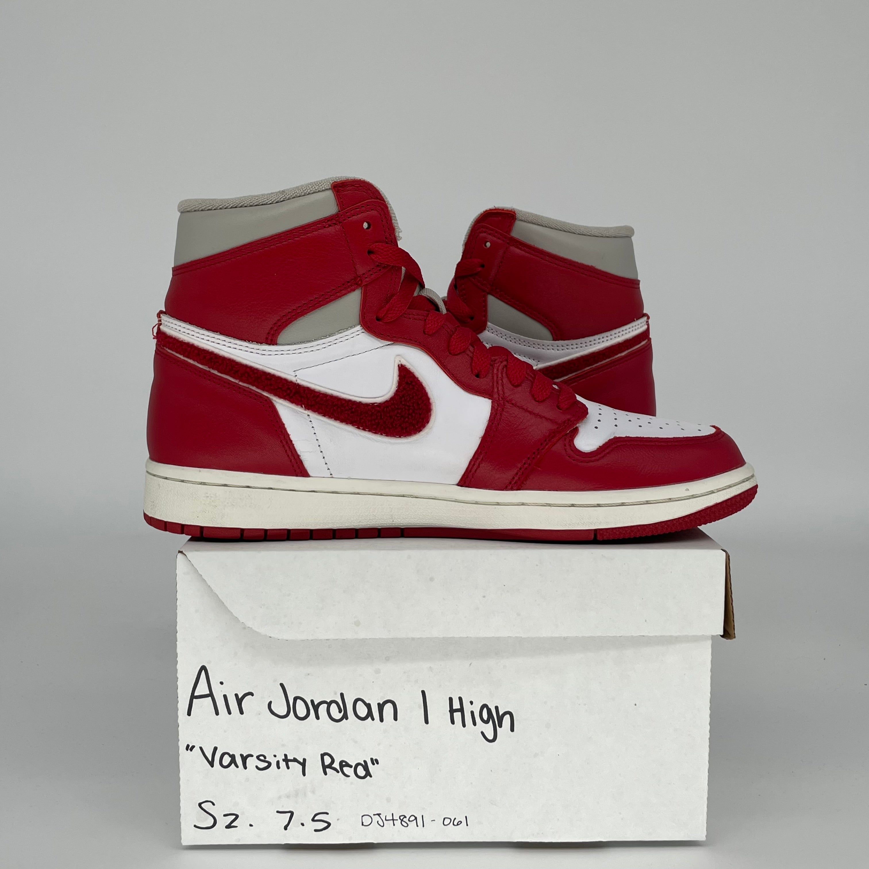 AIR JORDAN 1 VARSITY RED W SIZE 7.5/9W DJ4891-061