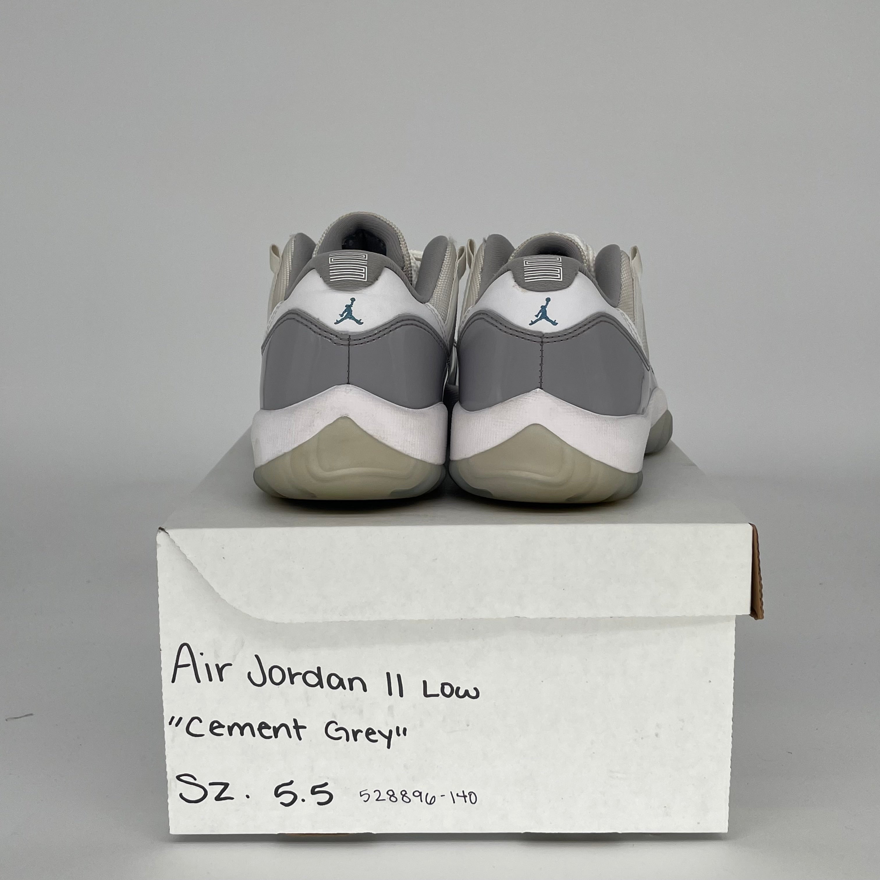 AIR JORDAN 11 LOW CEMENT GREY SIZE 5.5 528896-140