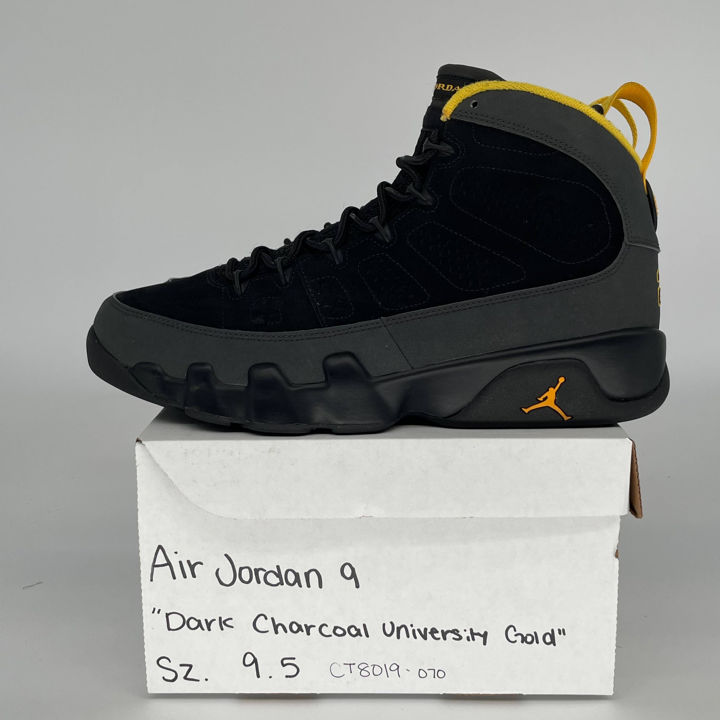 AIR JORDAN 9 UNIVERSITY GOLD SIZE 9.5 CT8019-070