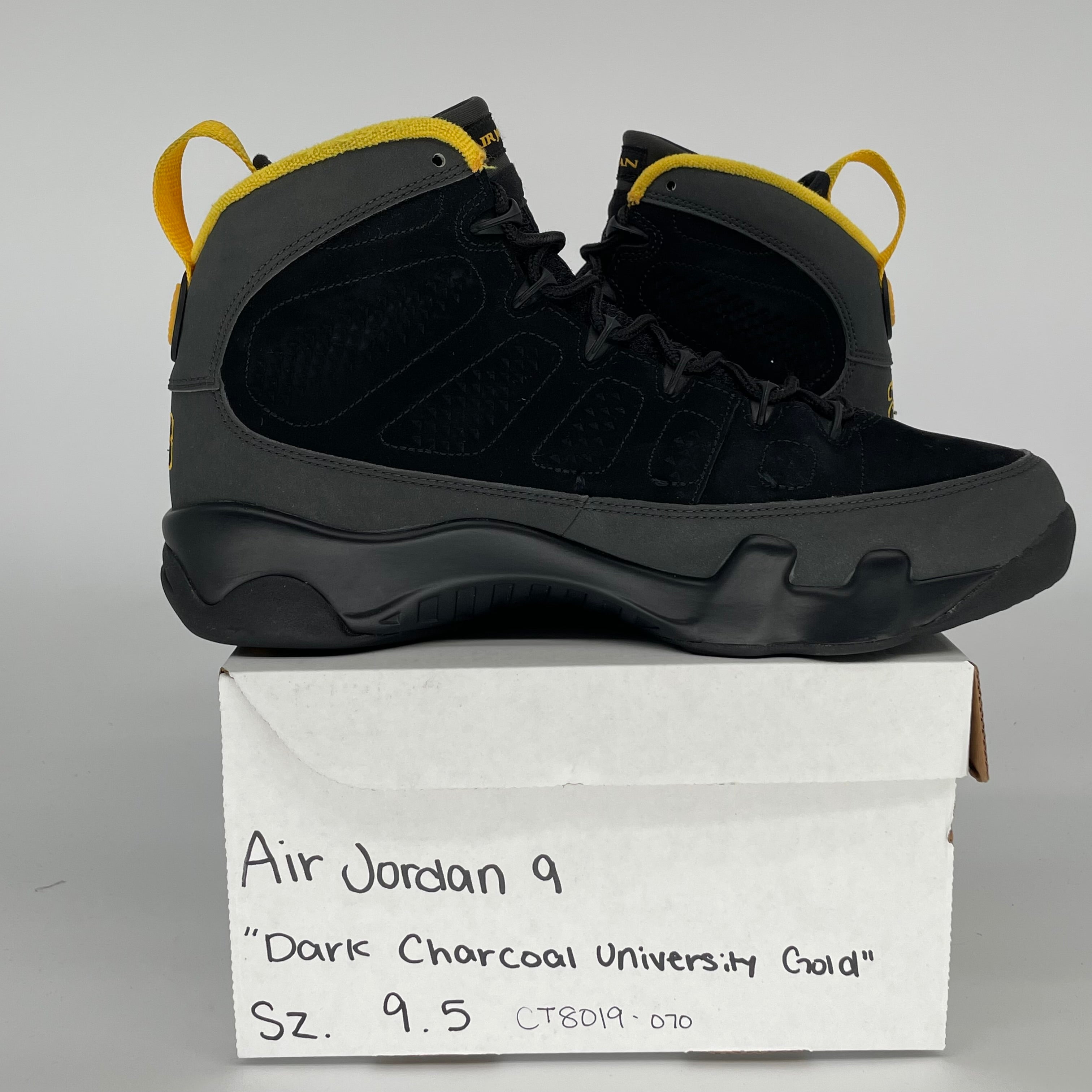 AIR JORDAN 9 UNIVERSITY GOLD SIZE 9.5 CT8019-070