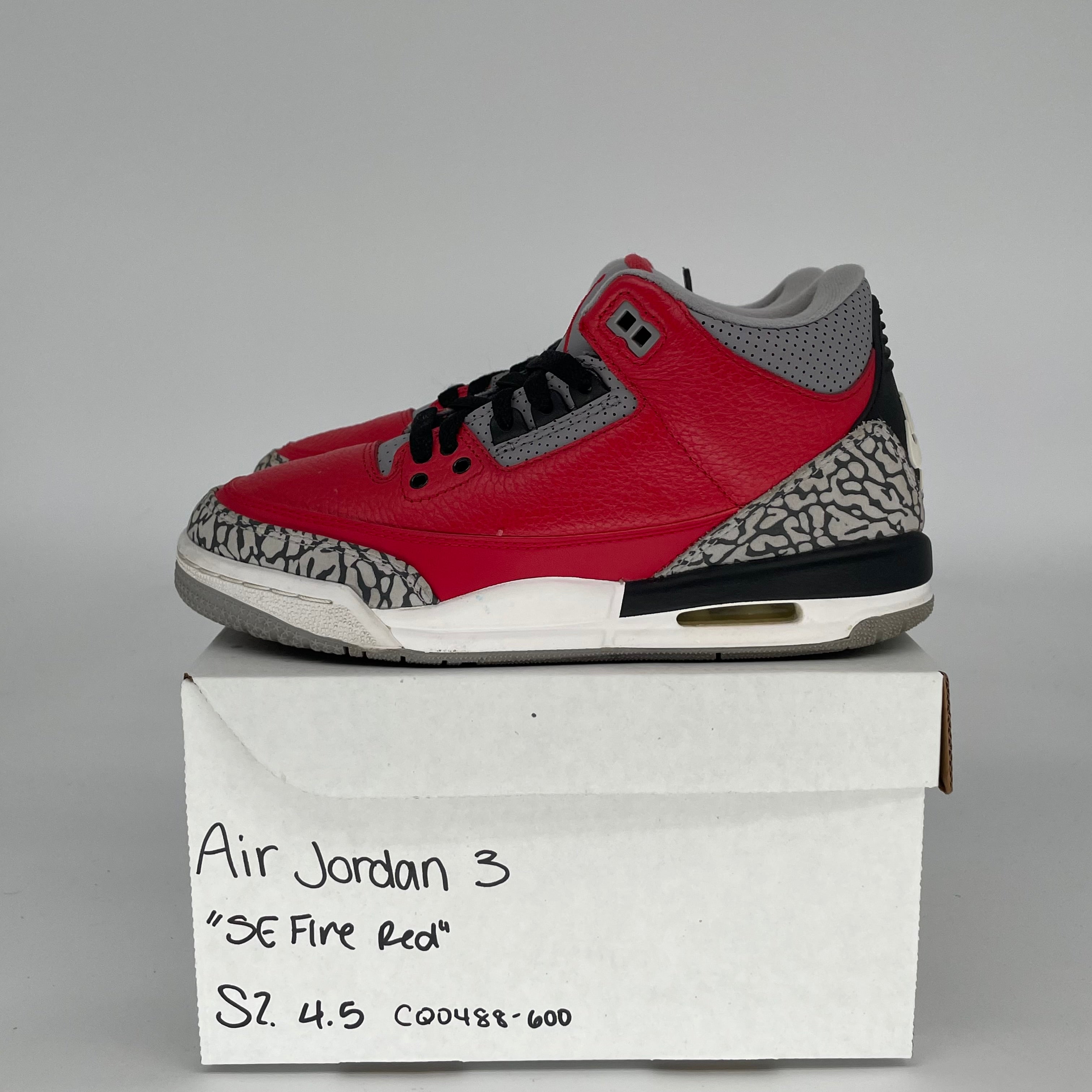 AIR JORDAN 3 UNITE SIZE 4.5Y CQ0488-600