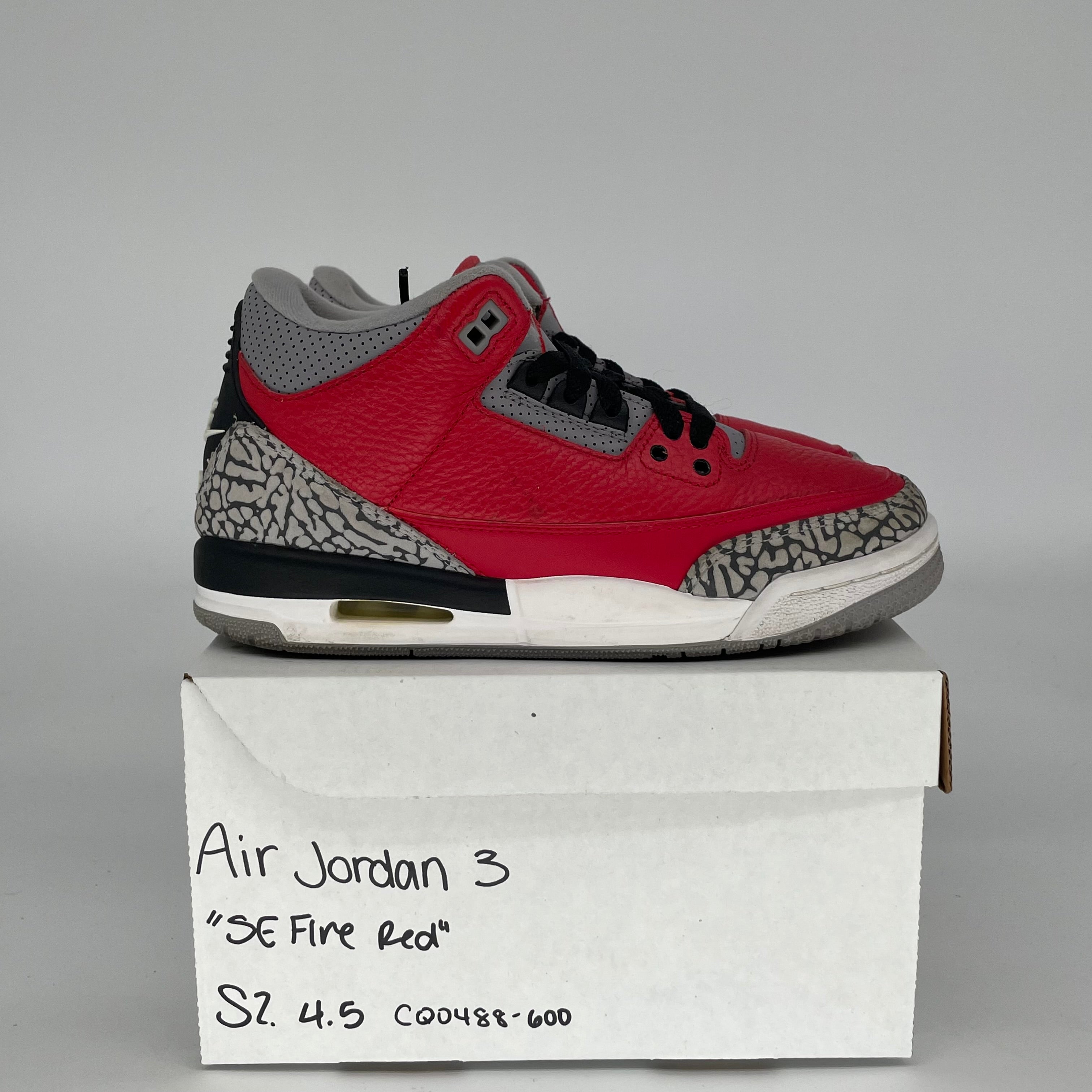 AIR JORDAN 3 UNITE SIZE 4.5Y CQ0488-600