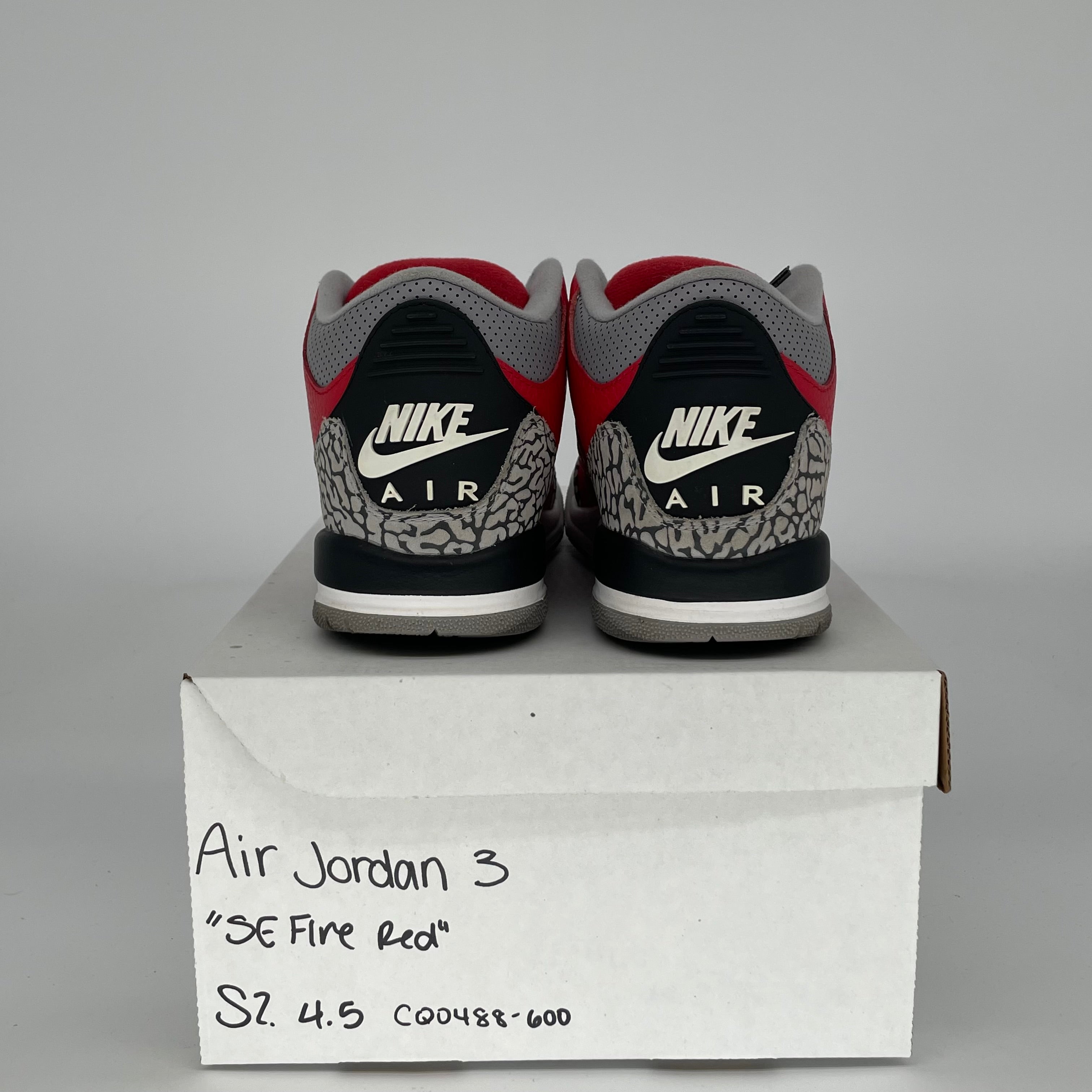 AIR JORDAN 3 UNITE SIZE 4.5Y CQ0488-600