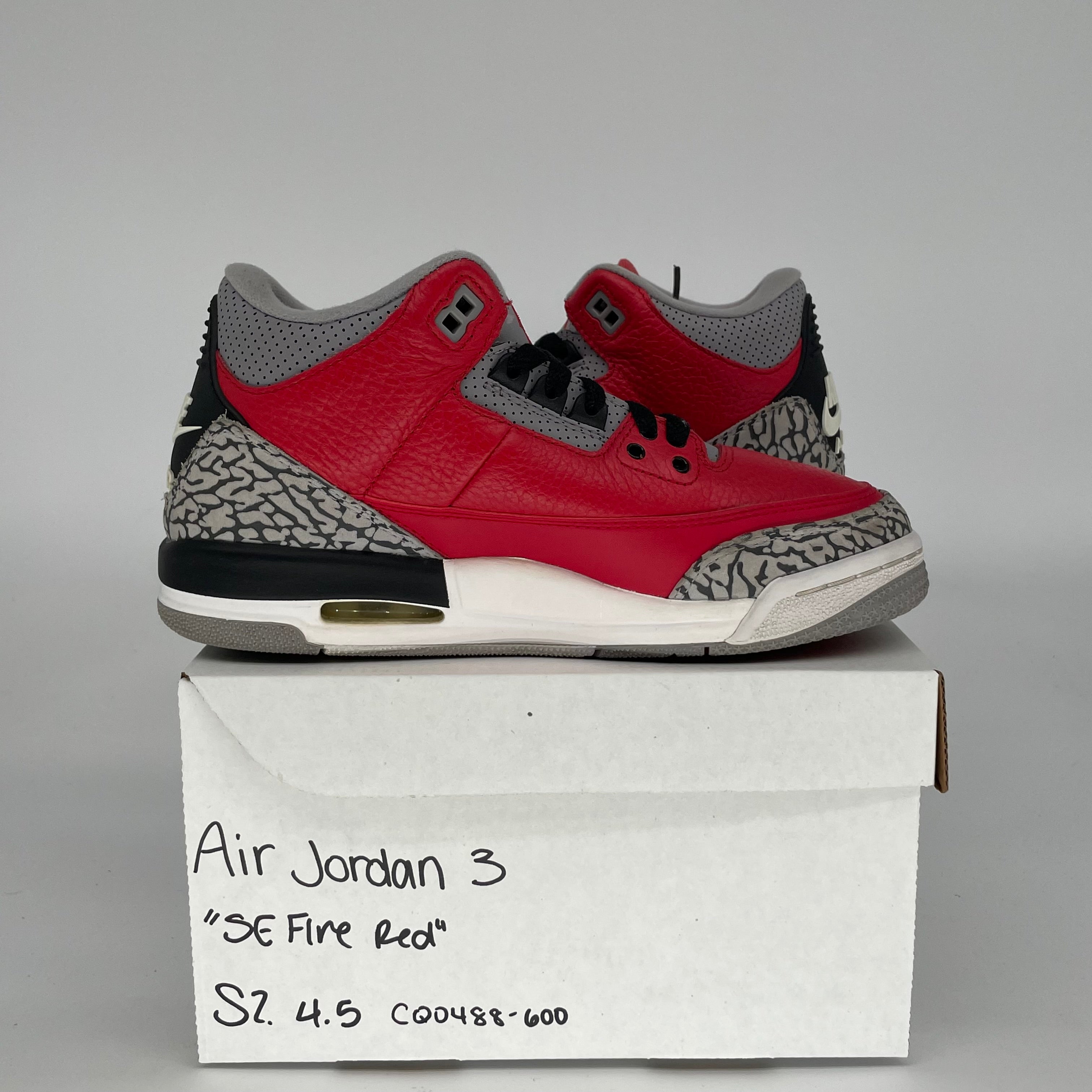 AIR JORDAN 3 UNITE SIZE 4.5Y CQ0488-600