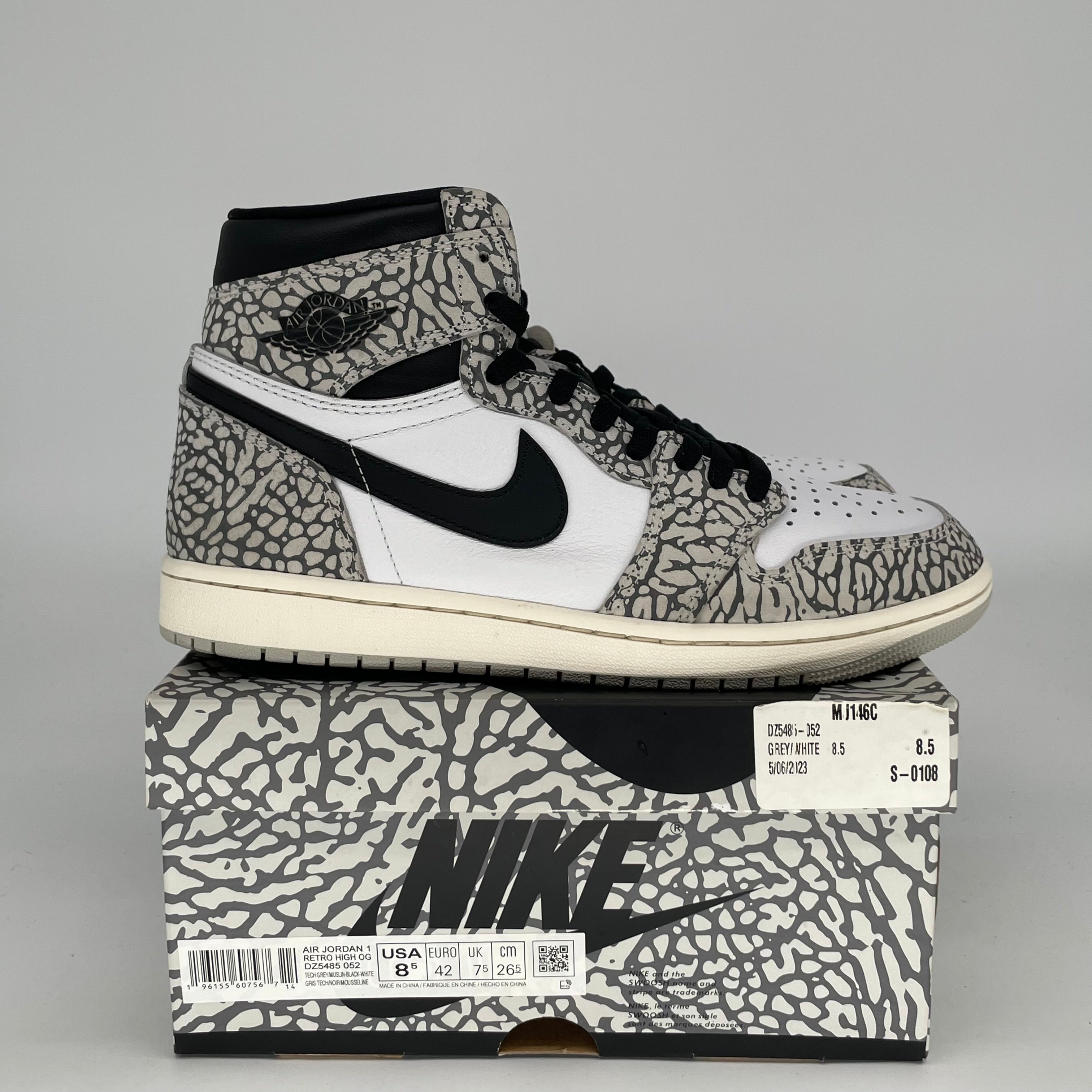 AIR JORDAN 1 WHITE CEMENT SIZE 8.5 DZ5485-052