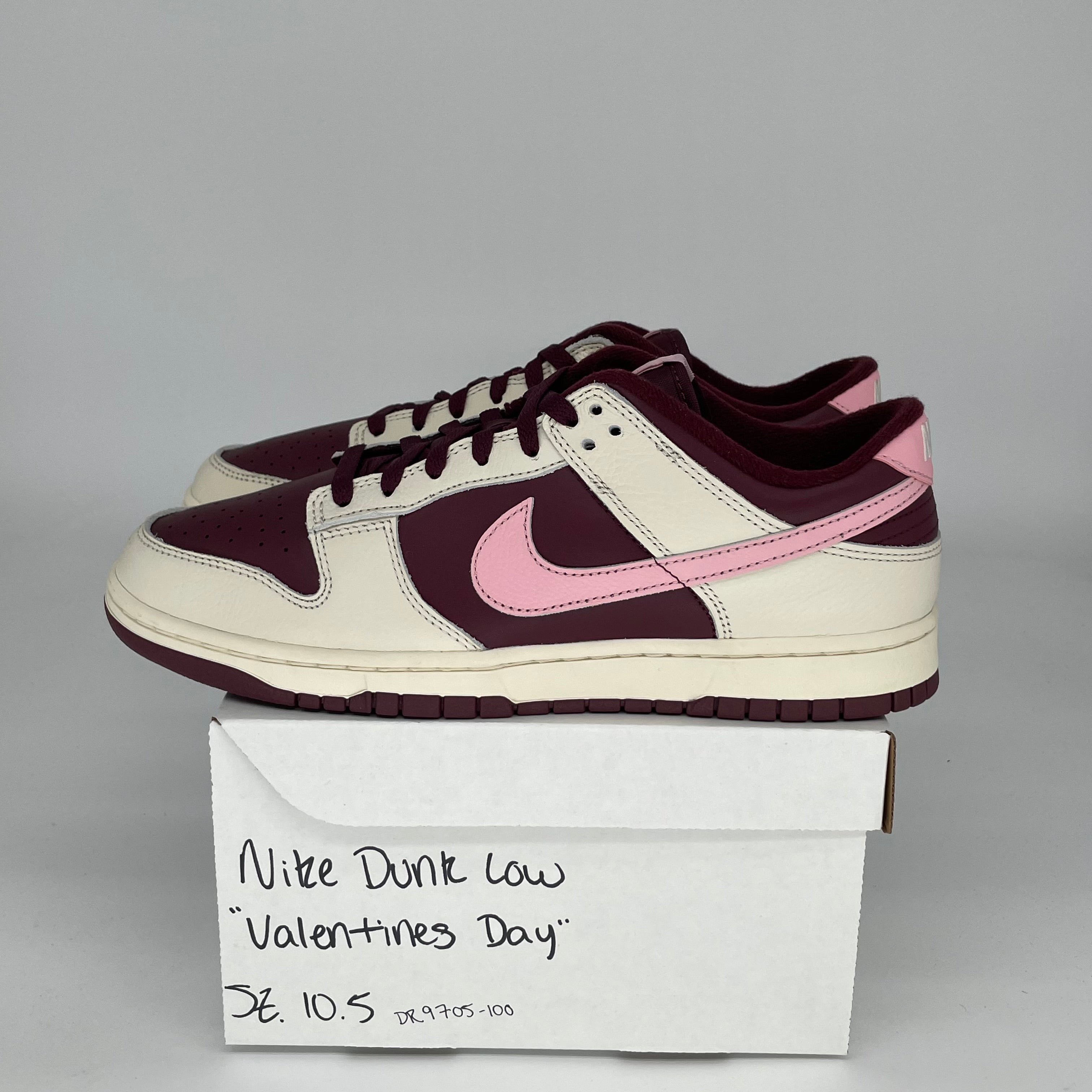 NIKE DUNK LOW VALENTINES DAY SIZE 10.5 DR9705-100