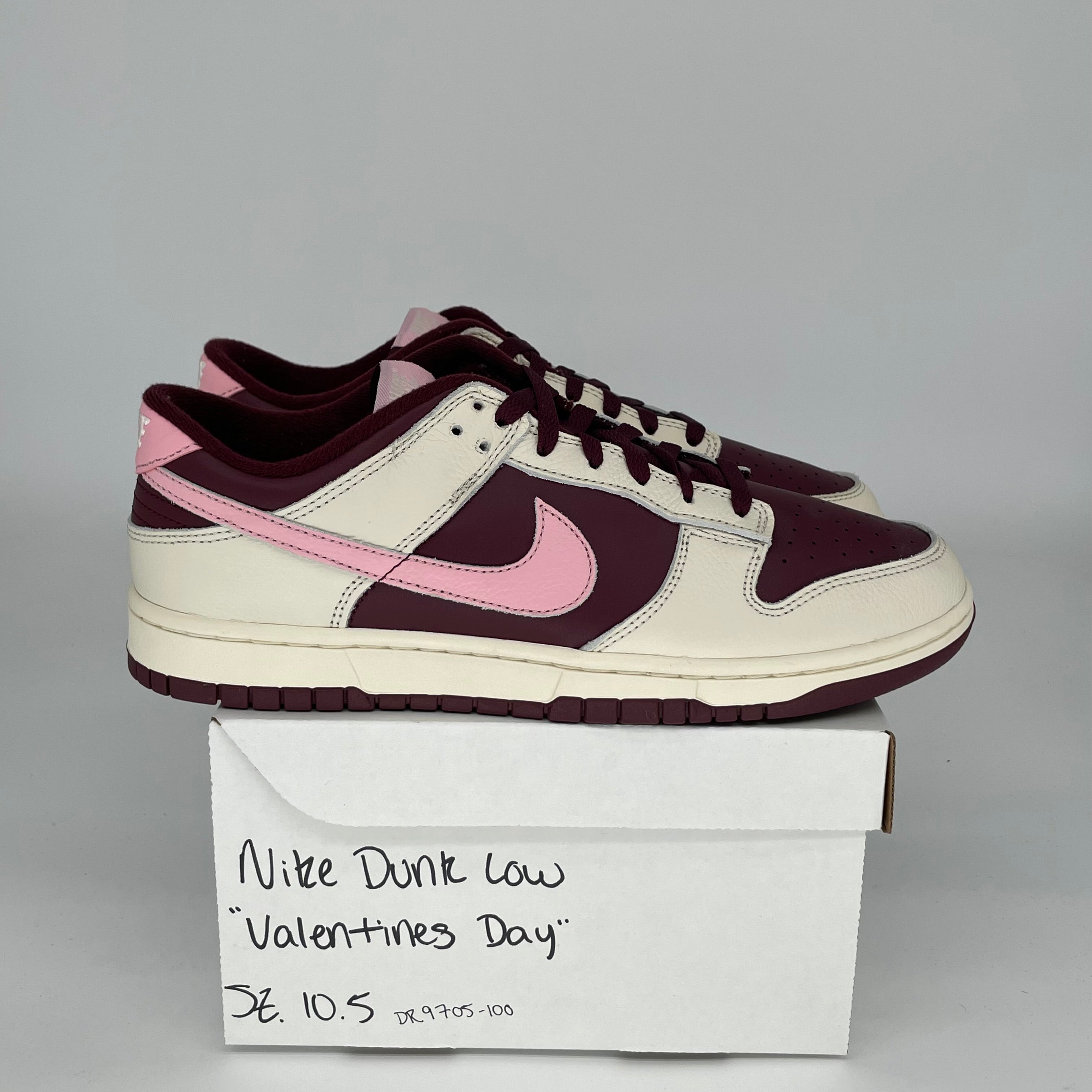 NIKE DUNK LOW VALENTINES DAY SIZE 10.5 DR9705-100