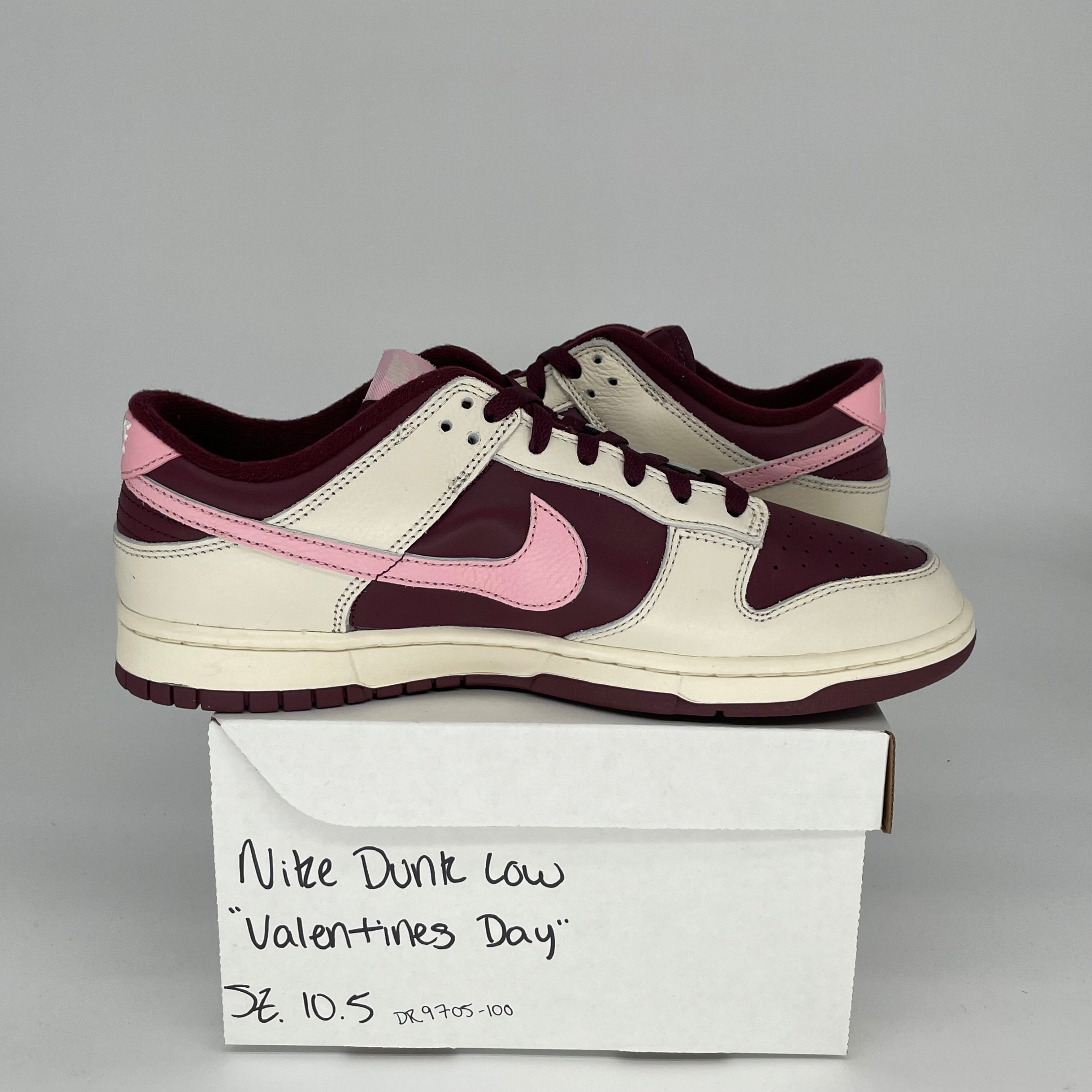 NIKE DUNK LOW VALENTINES DAY SIZE 10.5 DR9705-100