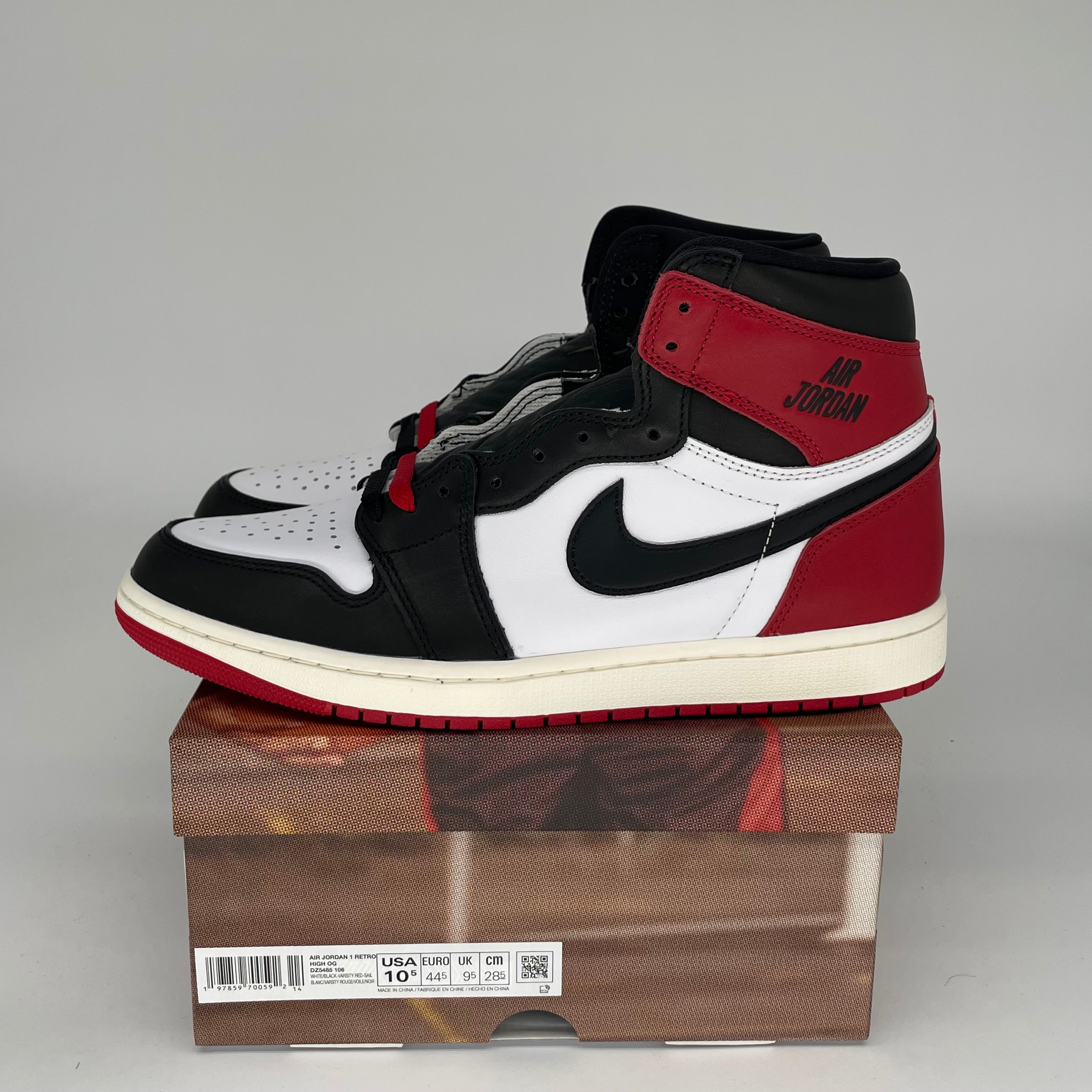 AIR JORDAN 1 BLACK TOE REIMAGINED SIZE 10.5 DZ5485-106