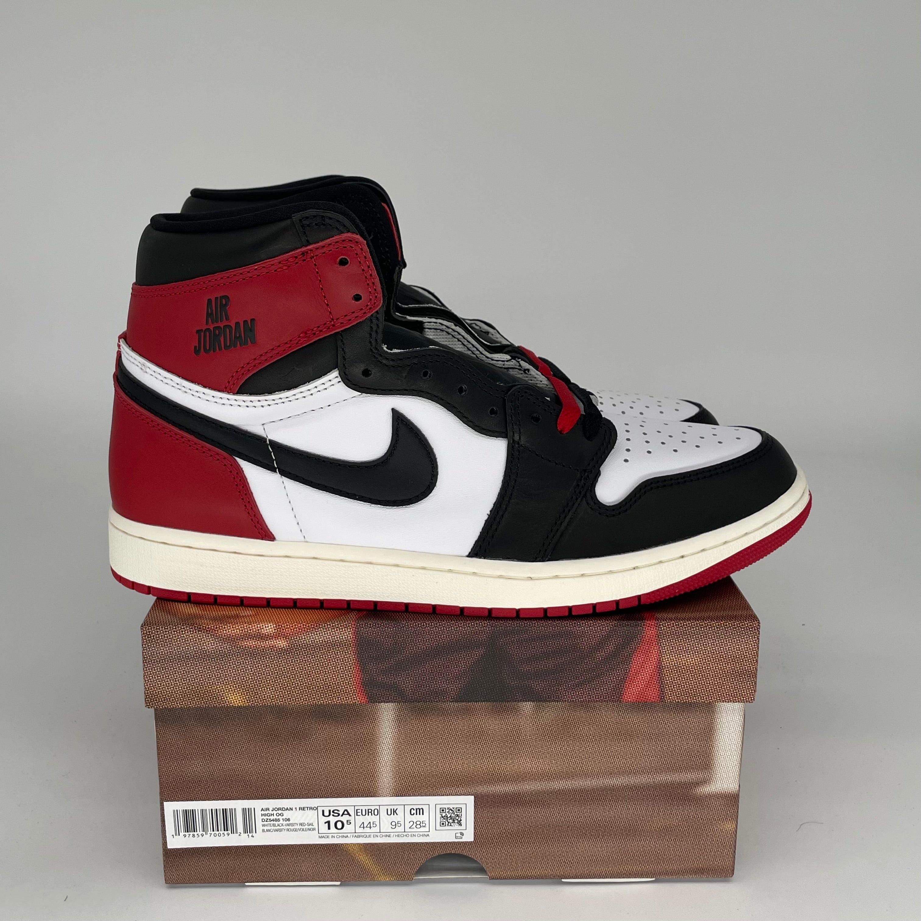 AIR JORDAN 1 BLACK TOE REIMAGINED SIZE 10.5 DZ5485-106