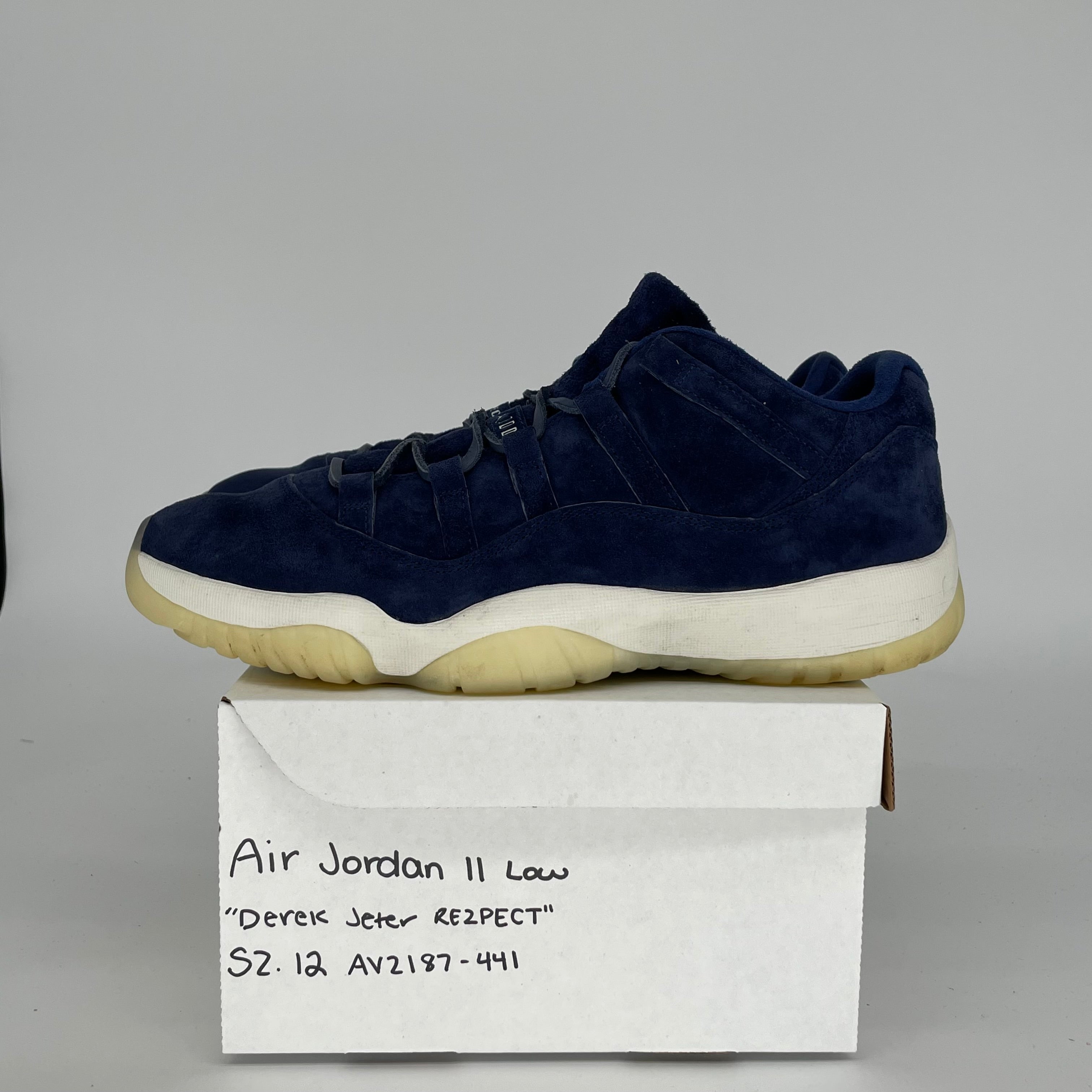 AIR JORDAN 11 LOW DEREK JETER RE2PECT SIZE 12 AV2187-441