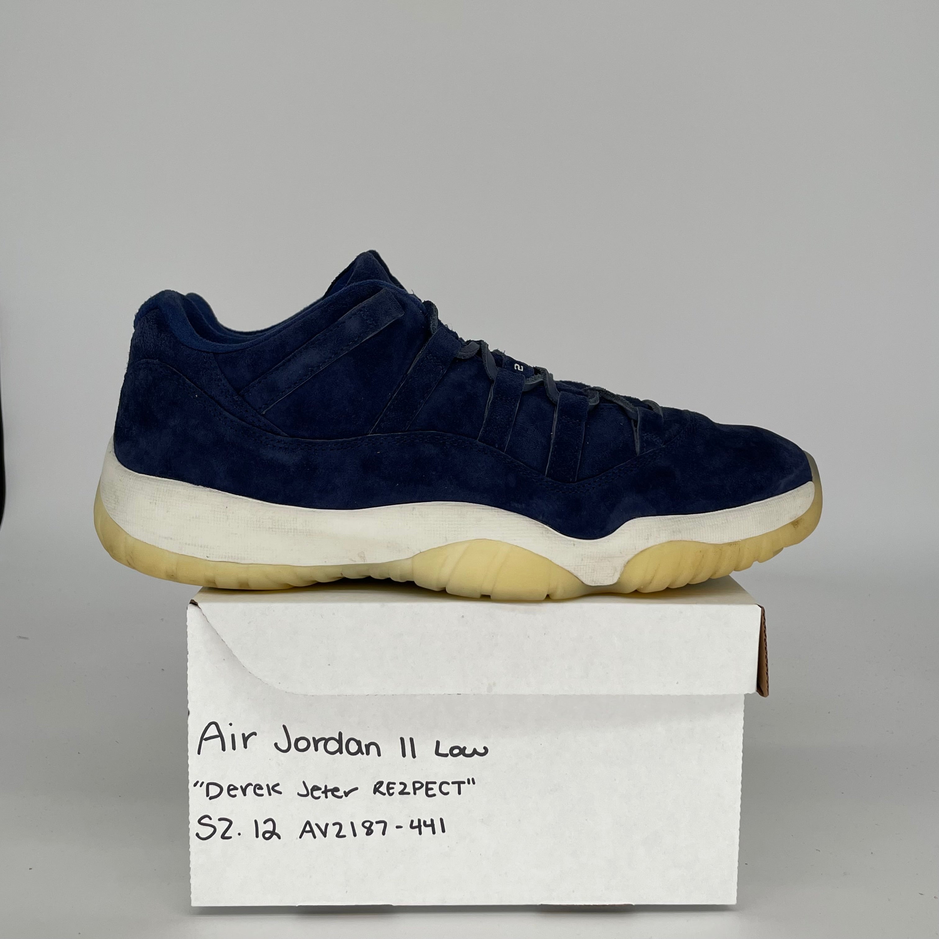 AIR JORDAN 11 LOW DEREK JETER RE2PECT SIZE 12 AV2187-441