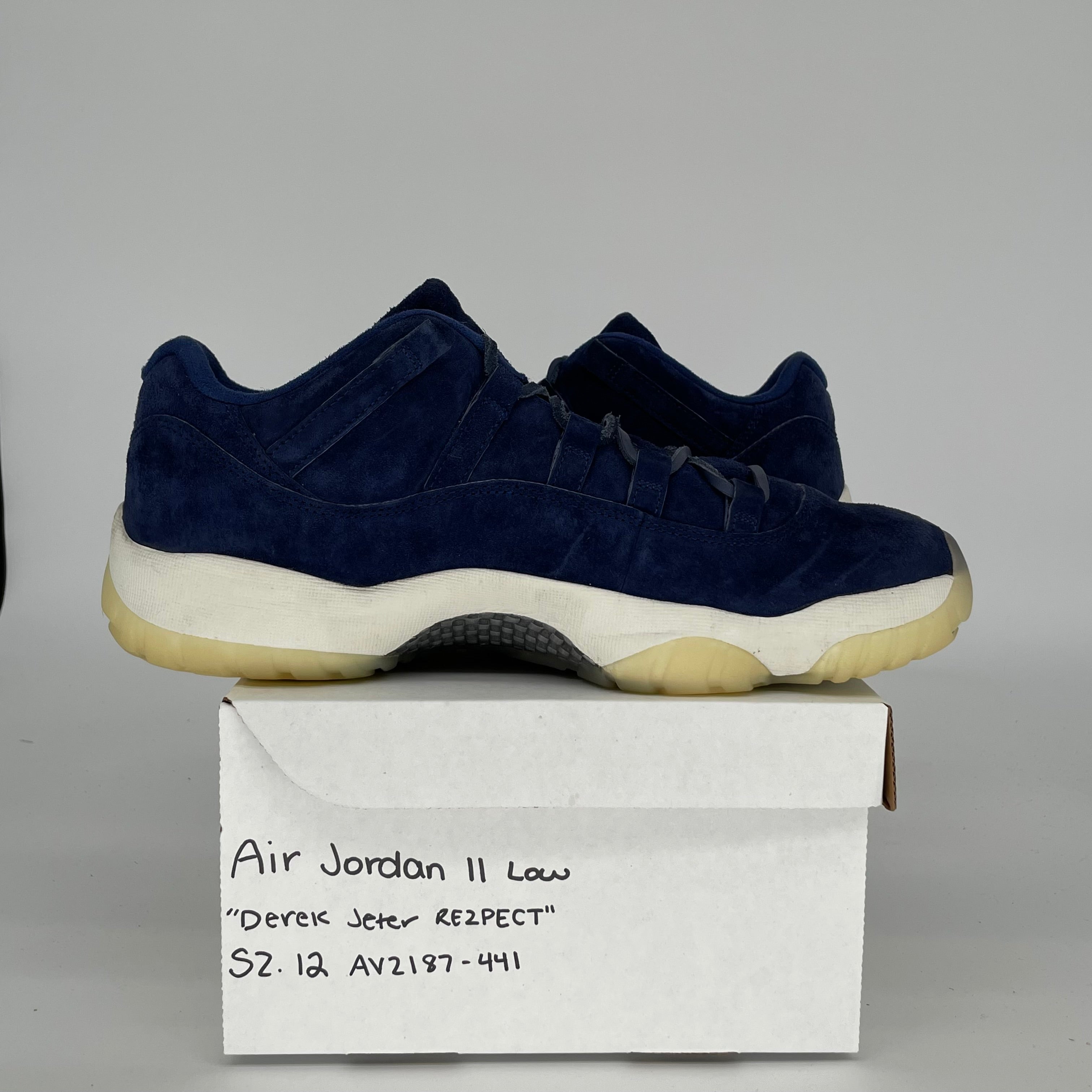 AIR JORDAN 11 LOW DEREK JETER RE2PECT SIZE 12 AV2187-441