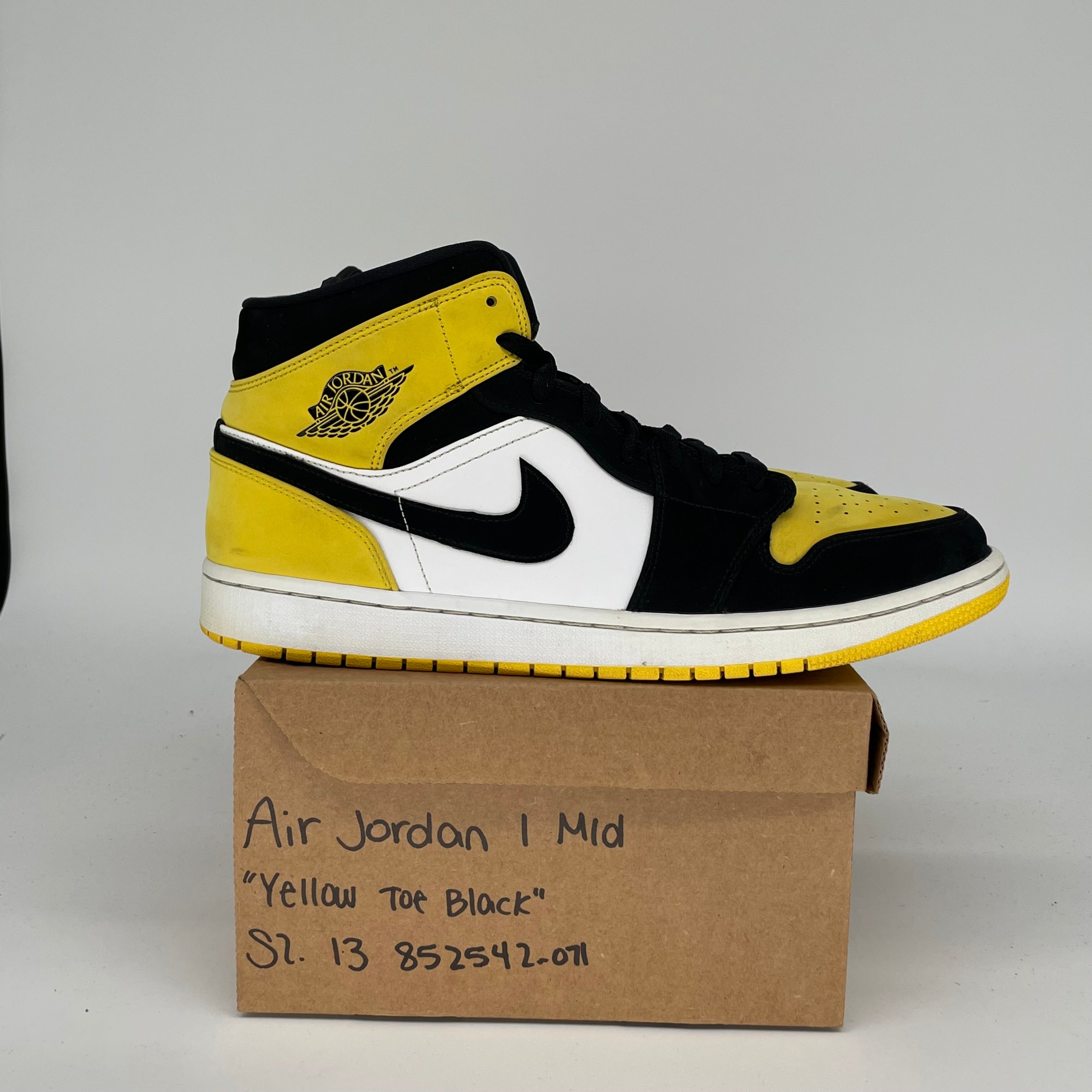 AIR JORDAN 1 MID YELLOW TOE BLACK SIZE 13 852542-071