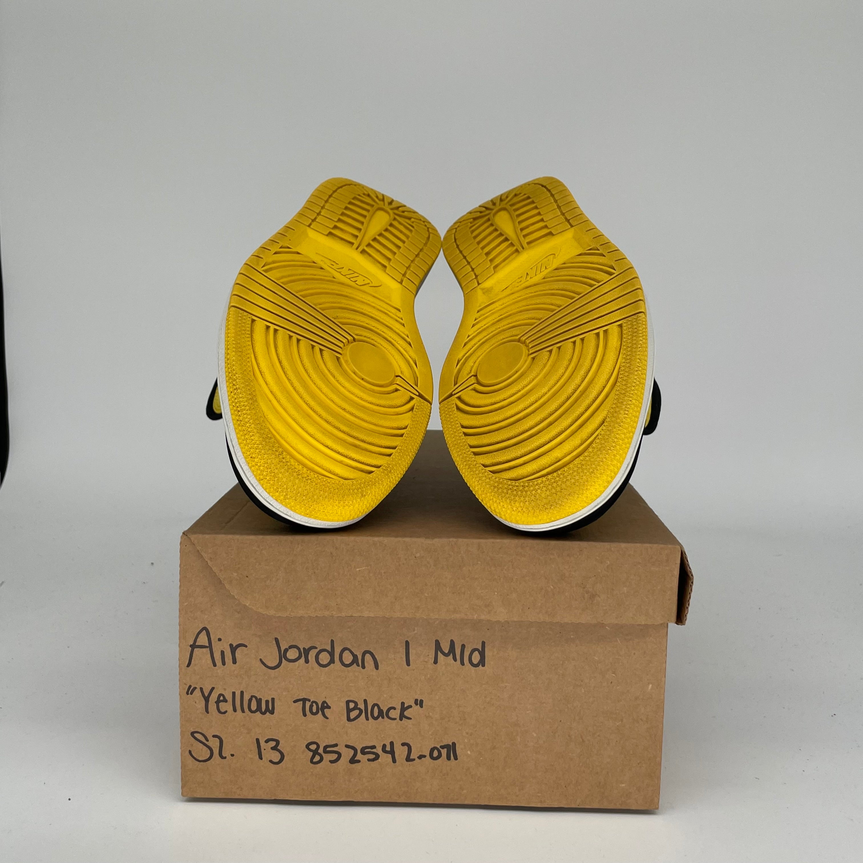 AIR JORDAN 1 MID YELLOW TOE BLACK SIZE 13 852542-071