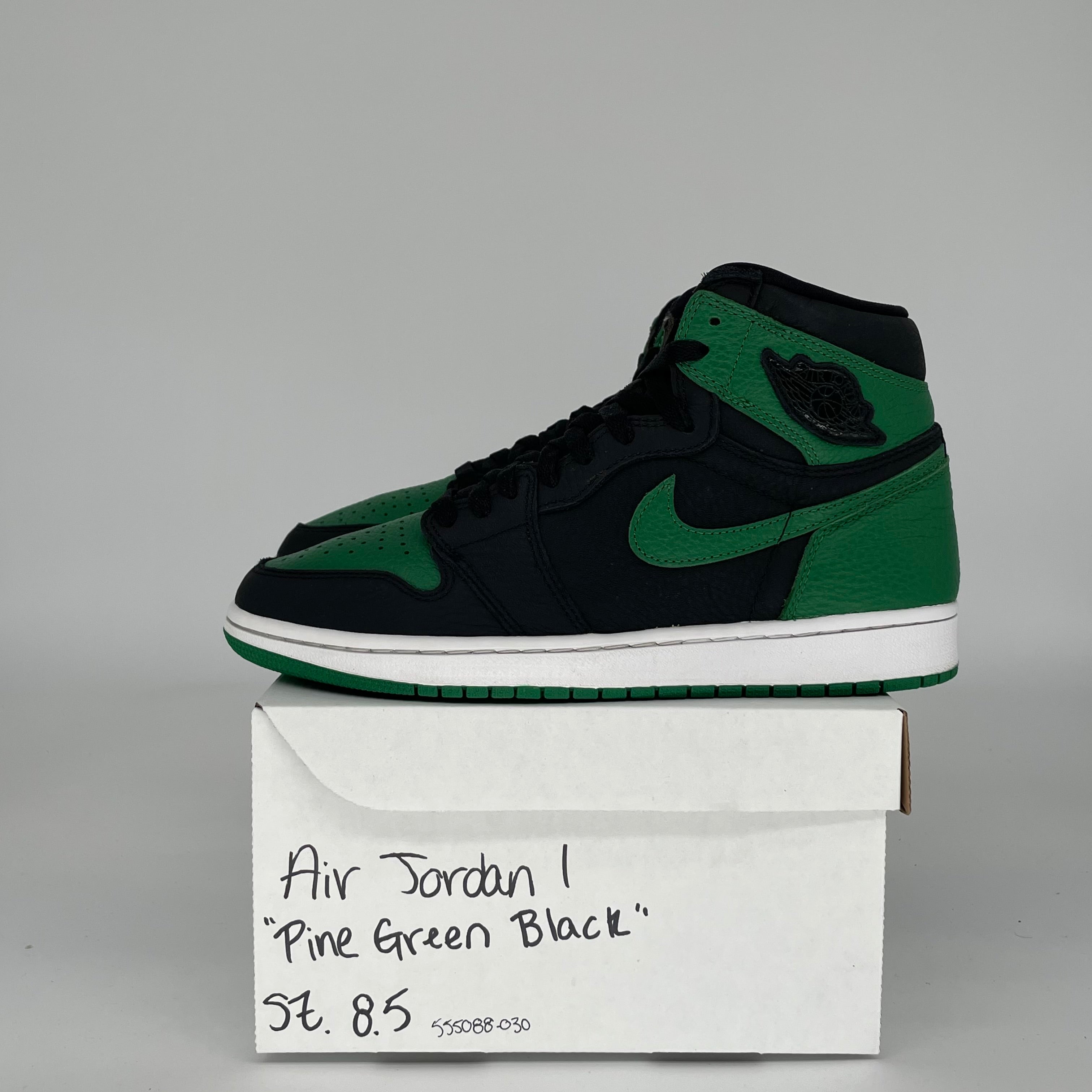 AIR JORDAN 1 PINE GREEN BLACK SIZE 8.5 555088-030