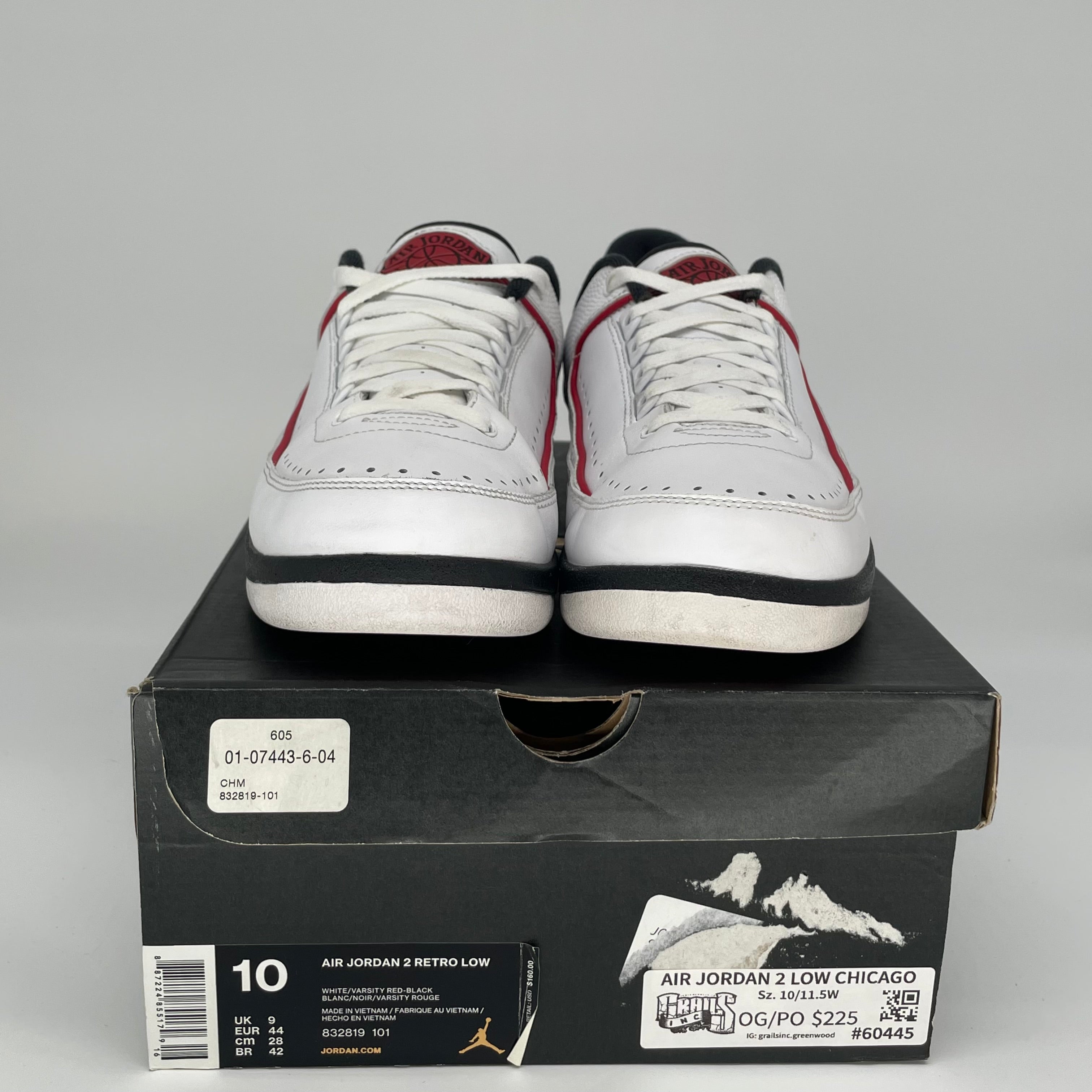 AIR JORDAN 2 LOW CHICAGO SIZE 10 832819-101