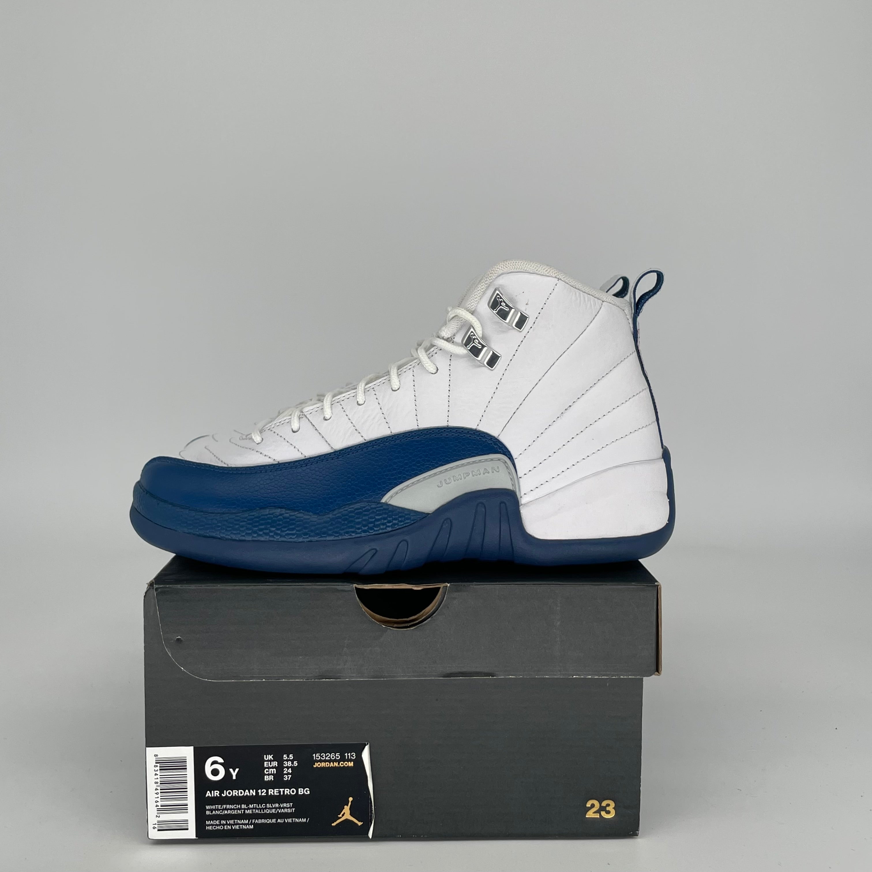 AIR JORDAN 12 FRENCH BLUE SIZE 6Y 153265-113